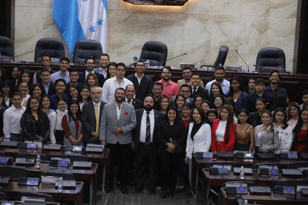 CN abrió sus puertas a los estudiantes de Derecho de la UNAH